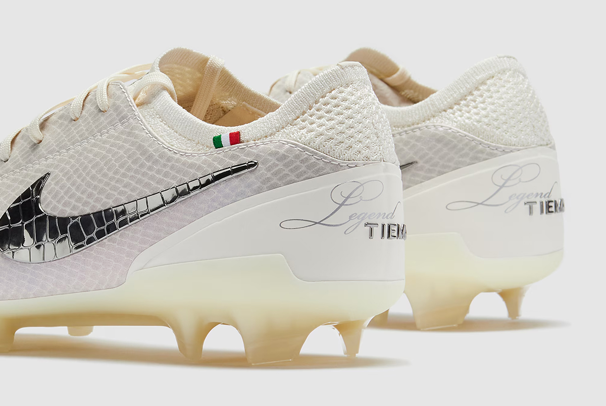 Футбольные бутсы Nike Tiempo